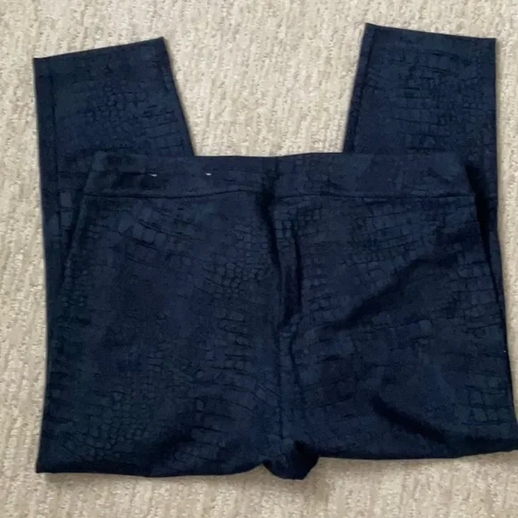 NWOT Chico’s Blue Croc-Print Ponte Cropped Leggings Size 12 - Picture 9 of 11